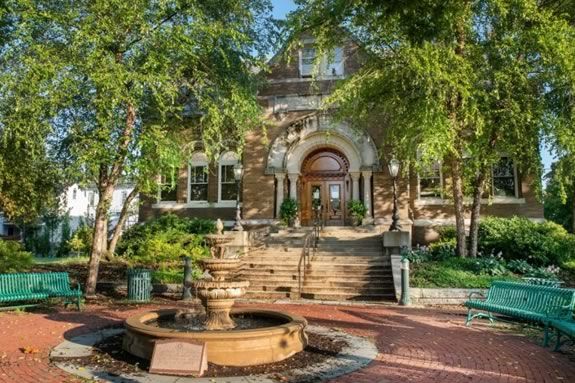 Kids are invited to come the Amesbury Public Library to a Car or Boat to take home!