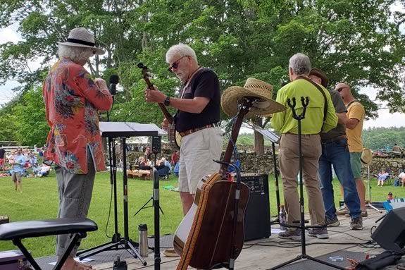 Join the Trustees on Saturdays this summer for live music from local bands during our Farmhouse Wood-Fired. 