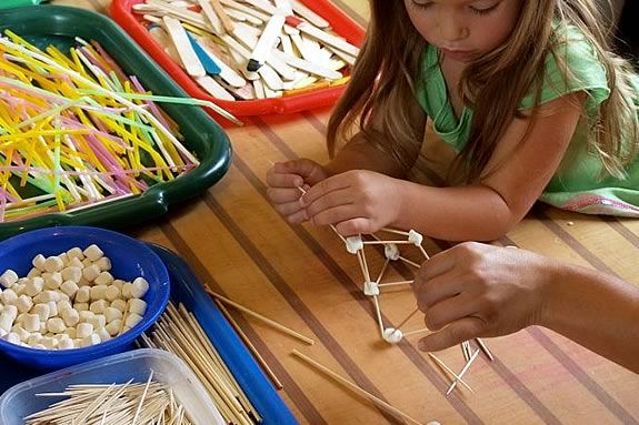 Science classes are offered to preschoolers and homeschoolers at CMNH!